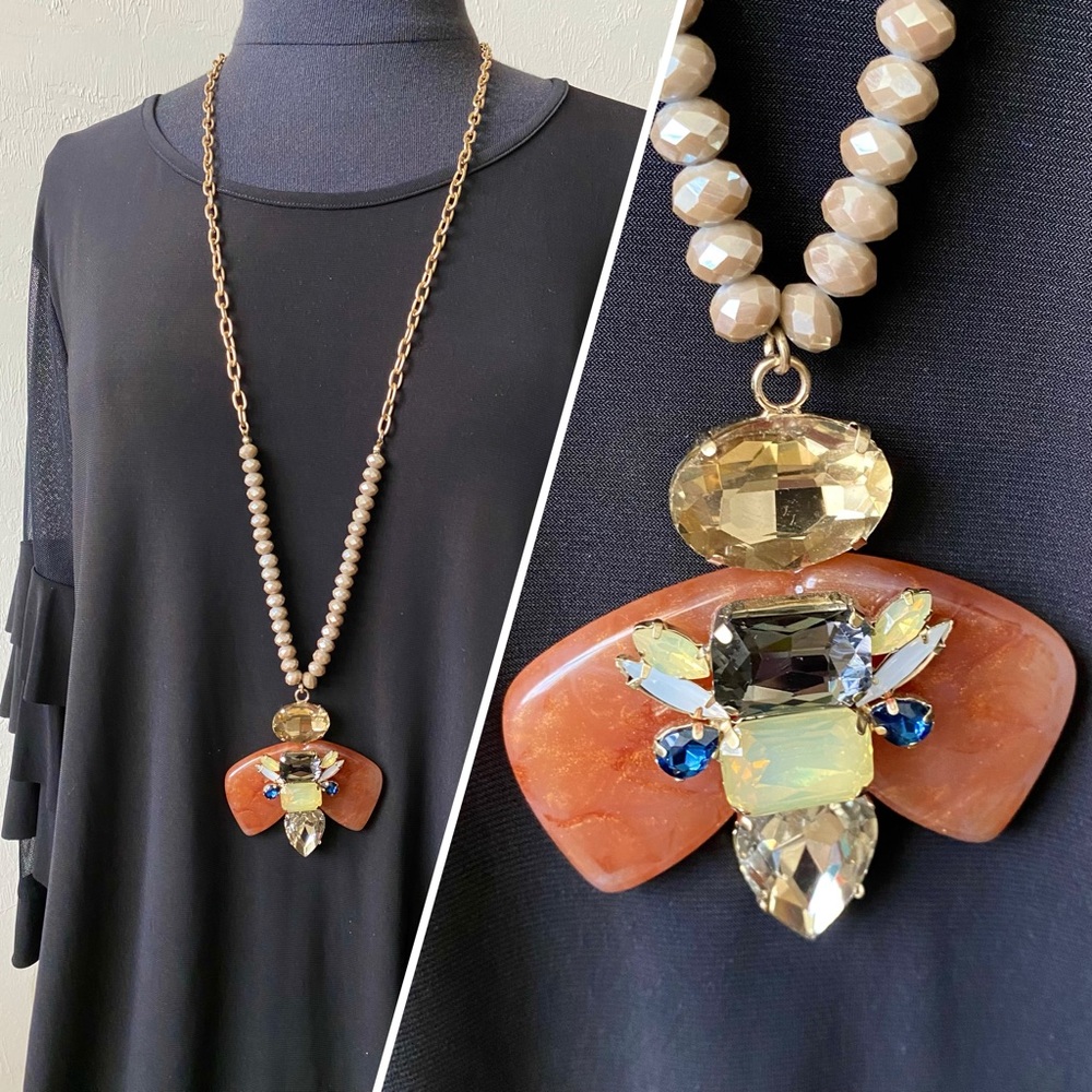 LAST CHANCE SALE!Vintage Style Lenora Bee Pendant Glossy Bead Statement Necklace